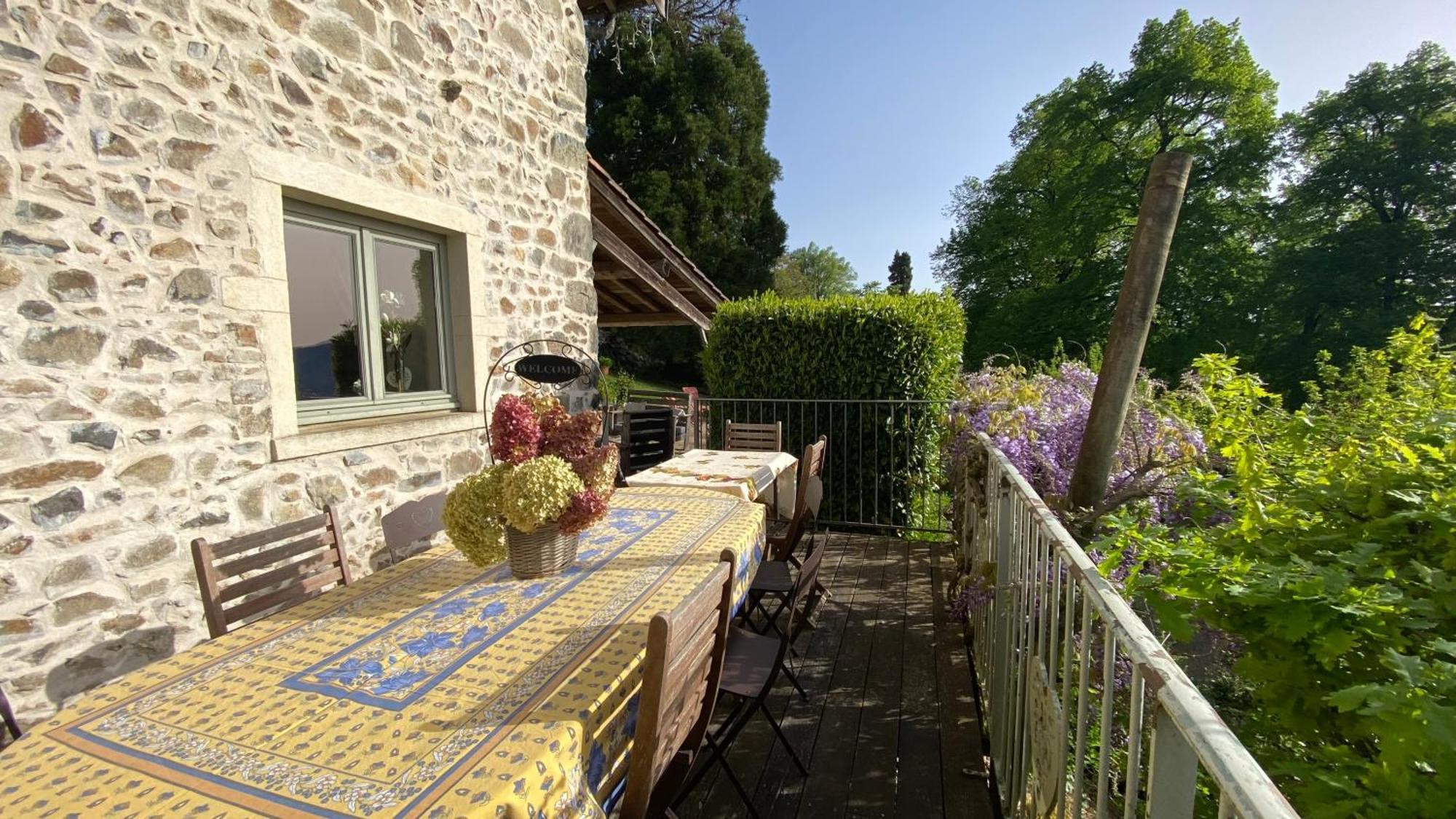 Gite du Hameau D'Amignié Vernay Exterior foto